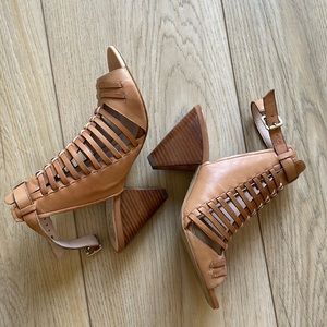 Vince Camuto Effel Woven Leather Heeled Sandal Women’s Size 8. Tan.